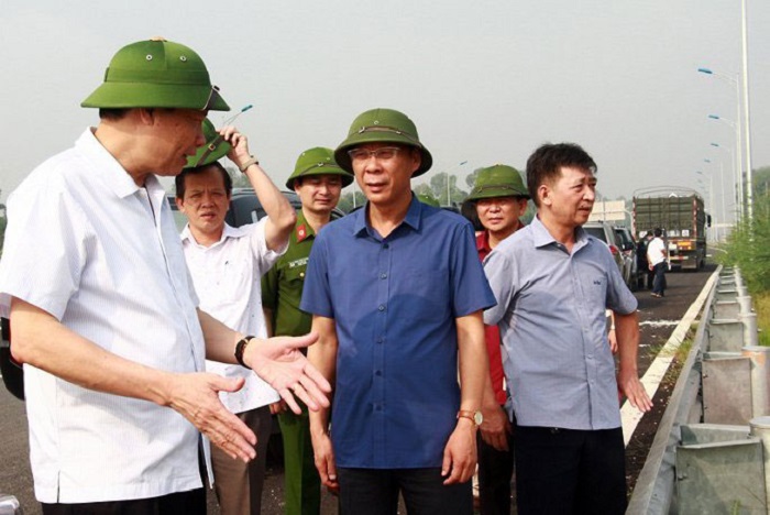 Chủ tịch UBND tỉnh Quảng Ninh trao đổi triển khai kế hoạch thi công tuyến đường cao tốc 3H với các cán bộ chức năng